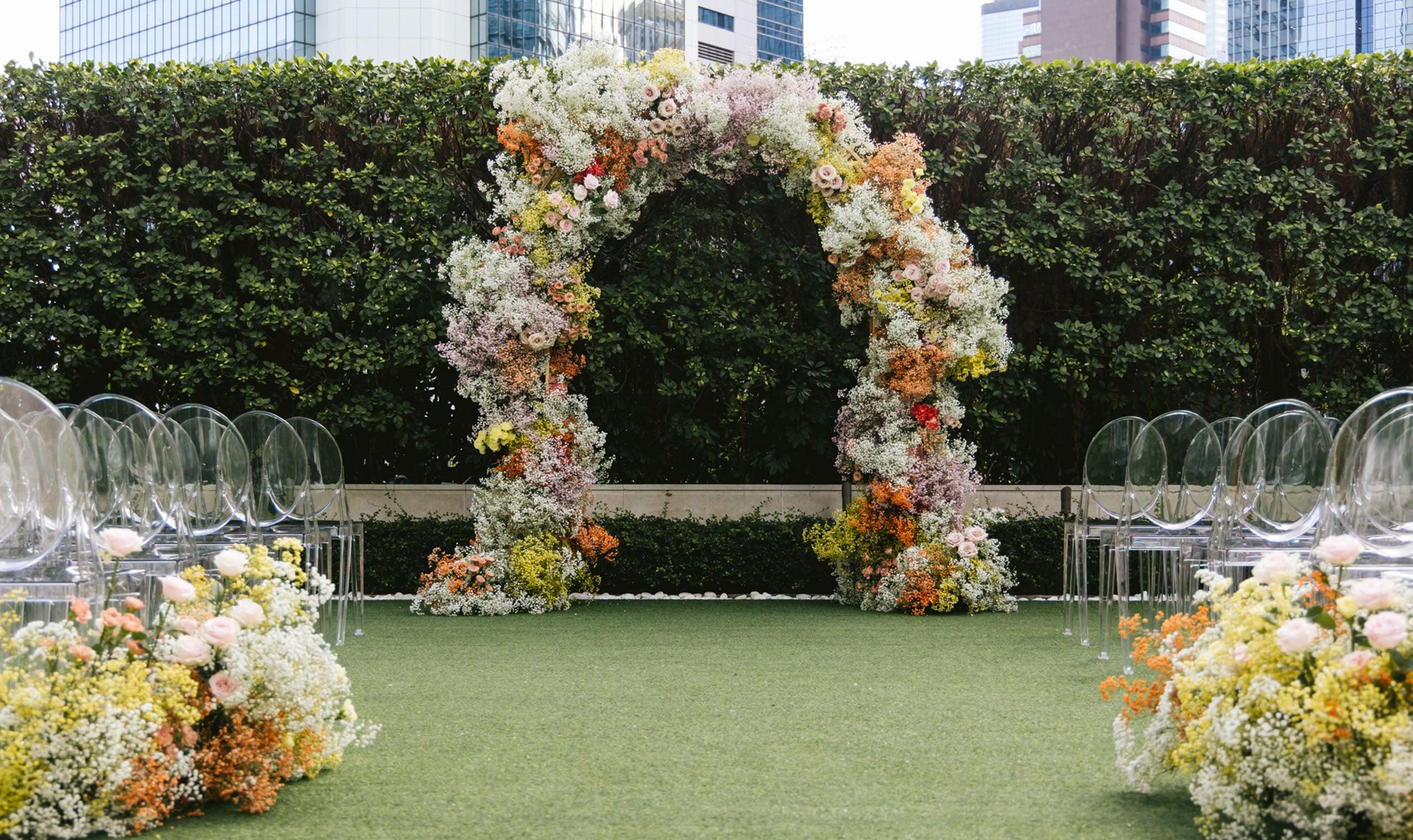 Wedding Ceremony at The Upper House Lawn - Ellermann Flowers